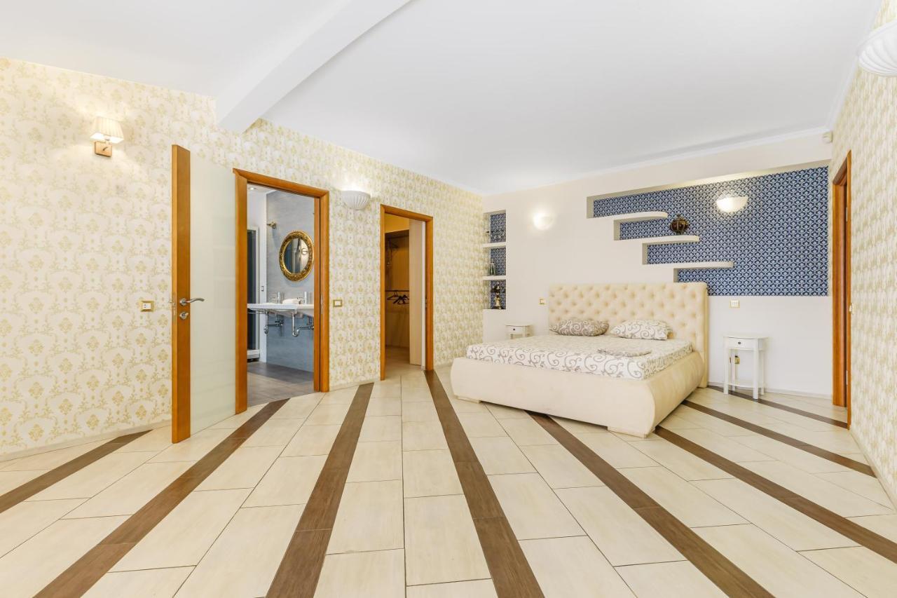 Deribasivska Cozy 4-Room Apartment Odesa Exterior foto